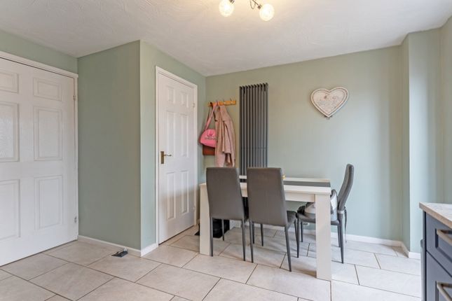 18, Stinford Leys, Market Harborough photo 4