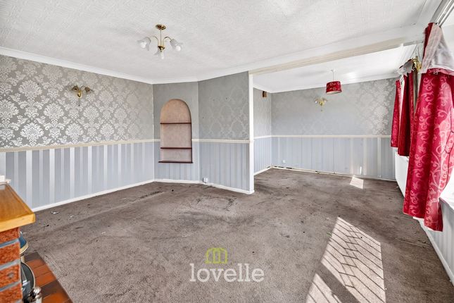 11 Newstead Avenue, Grimsby photo 2
