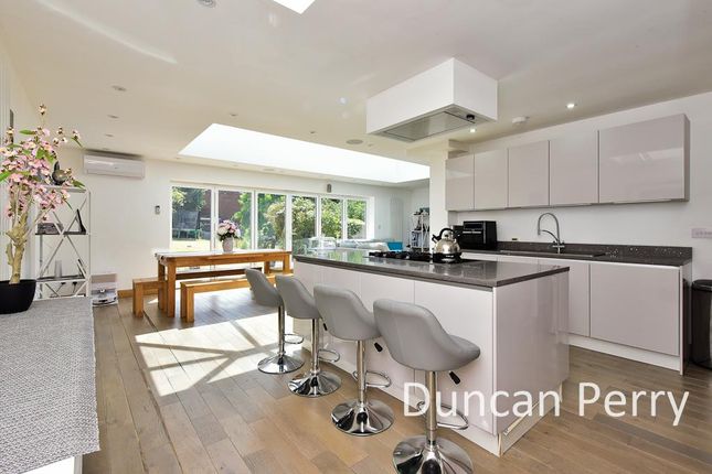 19, Hill Rise, Potters Bar photo 2