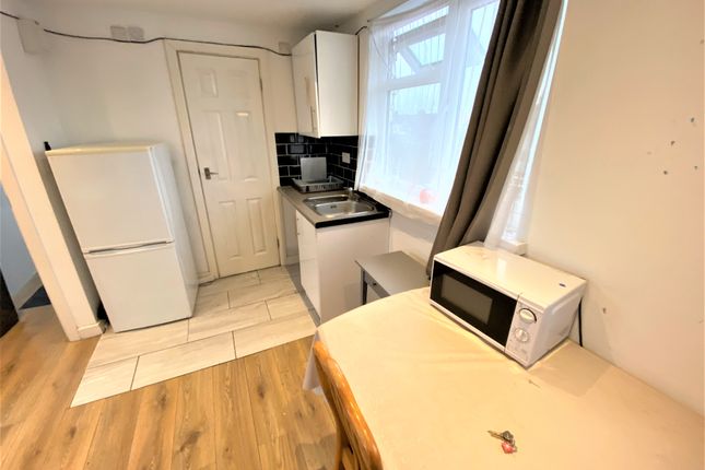427, ILFORD LANE, ILFORD photo 5