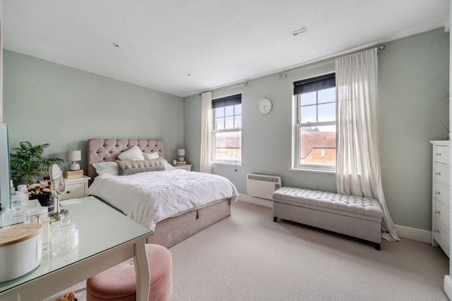 Flat 2,, 134A, High Street, Esher photo 4