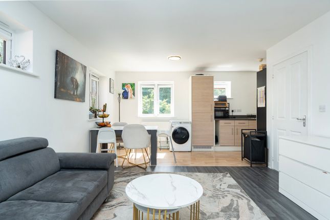 4, Clovelly Terrace, Boston photo 3