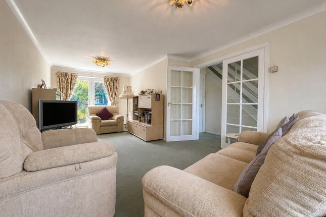 7, Alphin Close, Mossley photo 4
