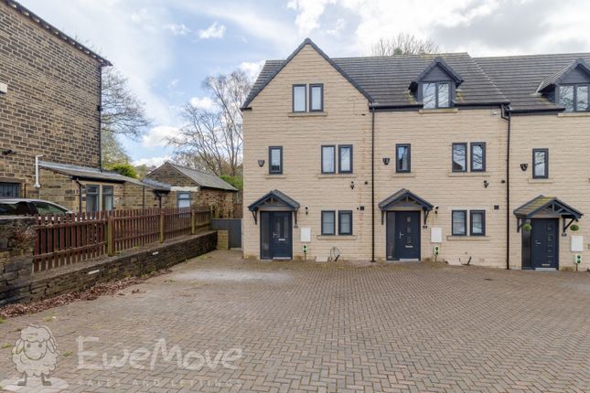 Town house for sale in Woodlands Road, Halifax, West Yorkshire