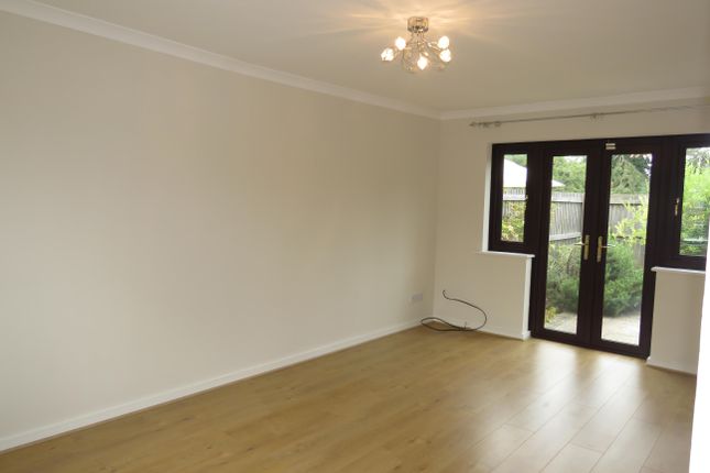 23, Oldbury Prior, CALNE photo 4