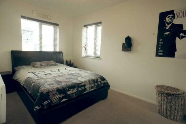 Flat for sale in Mandeville Court, London