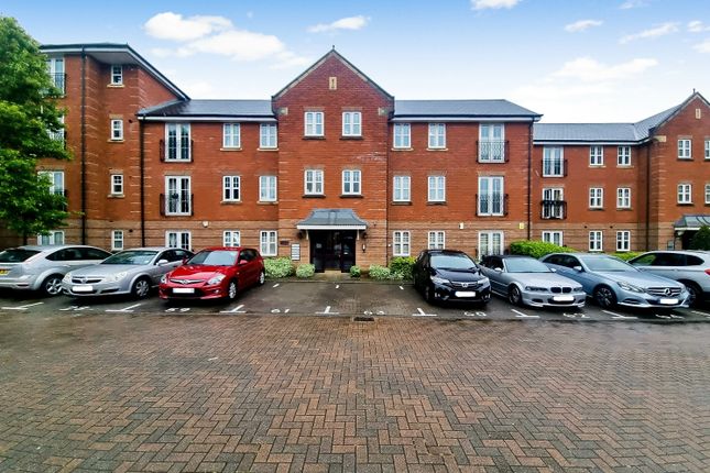 Flat for sale in Shillingford Close, Mill Hill