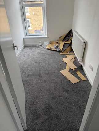 22, Broadstone Way, Bradford  photo 5