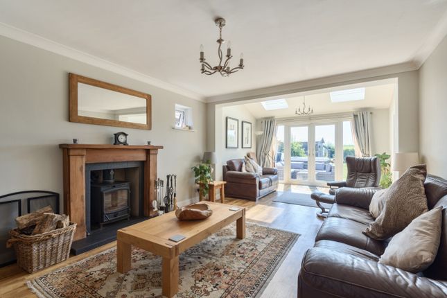 11, Highfield Close, Grimsby photo 4