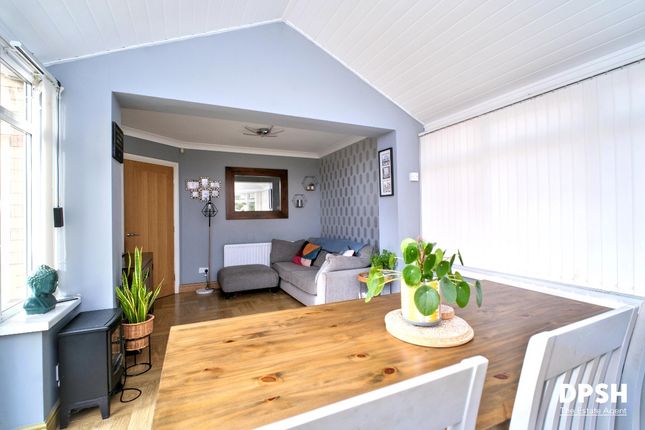 7 Suffield Close, Leeds photo 3