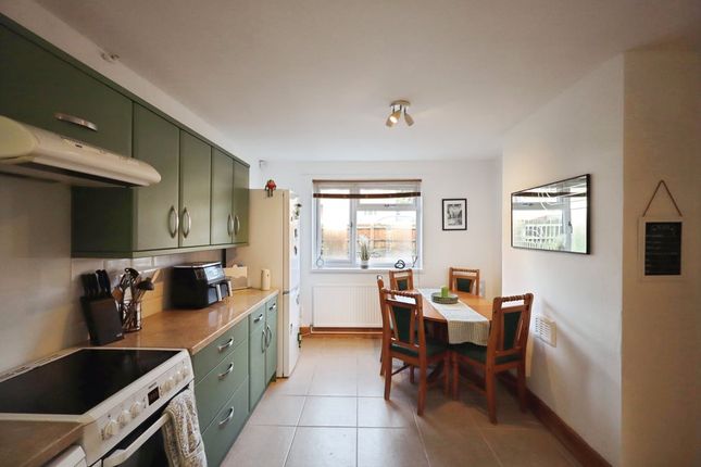 87, Salisbury Drive, Swadlincote photo 2