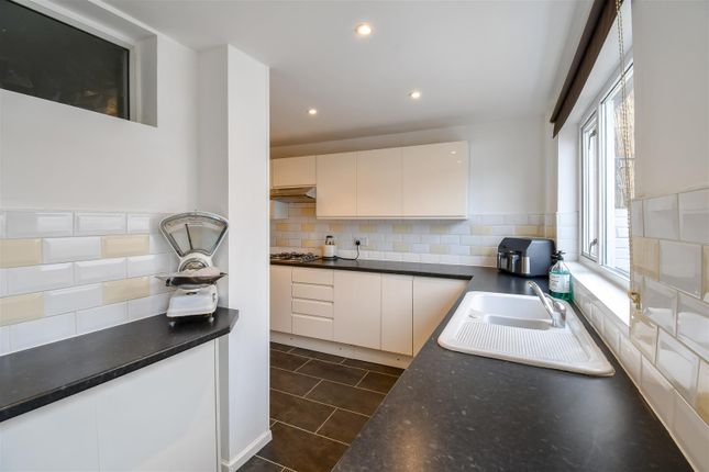 14, Clive Road, Barry photo 5