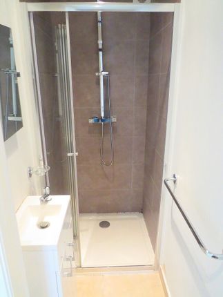 8, DEESIDE Road Wandsworth, TOOTING BROADWAY photo 3