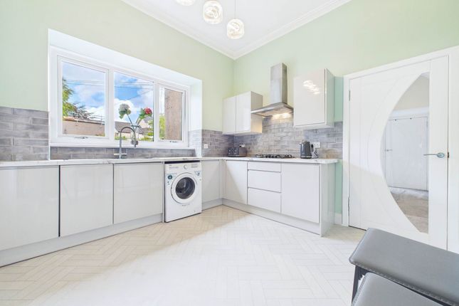 34, Bloomgate, Lanark photo 3