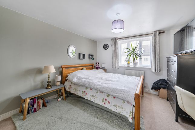 4, Chandlers Close, West Molesey photo 4