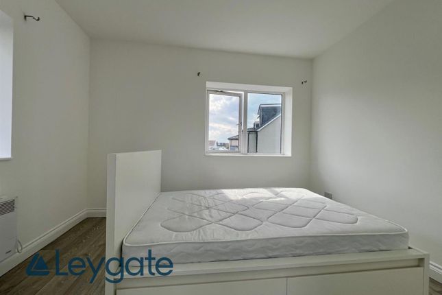 Flat 1 576-A, Cranbrook Road, Ilford IG2 6RF, Ilford photo 3