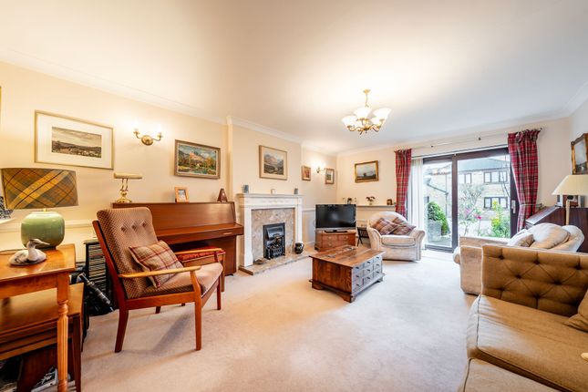 18 Harlow Grange Park, Harrogate photo 2