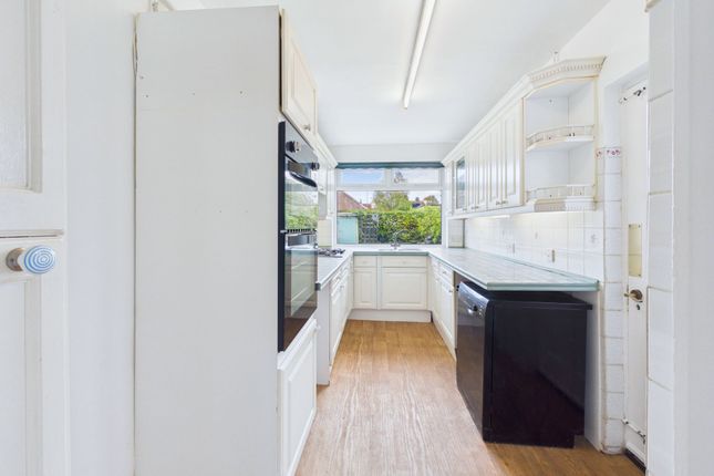 2 Burnham Gardens, Bognor Regis photo 3