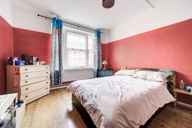 Flat for sale in Hortensia Road, Chelsea, London