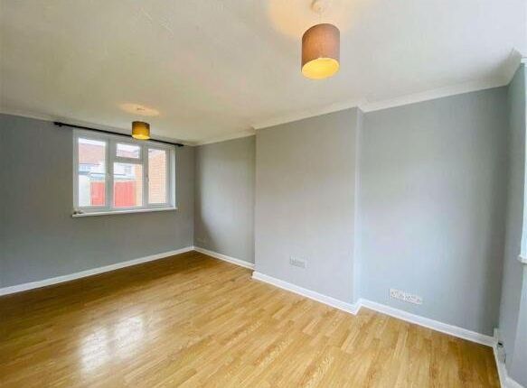 20, Crabtree Avenue, Alperton photo 2