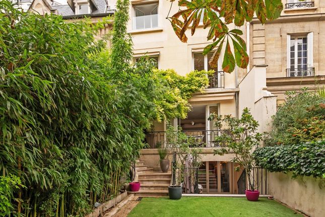 Thumbnail Property for sale in 16th Arrondissement, Paris, Île-De-France, France