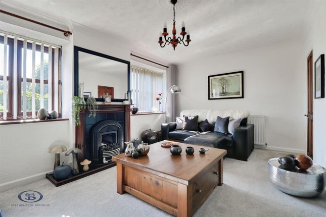 27, Pickwick Place, Stoke-On-Trent photo 4