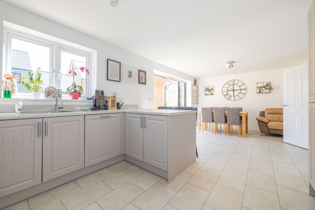 6, Bond Close, Kent photo 4