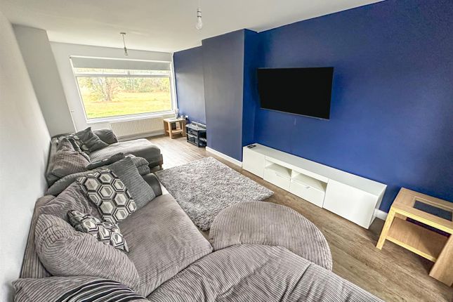 43, Ollerton Walk, Corby photo 3