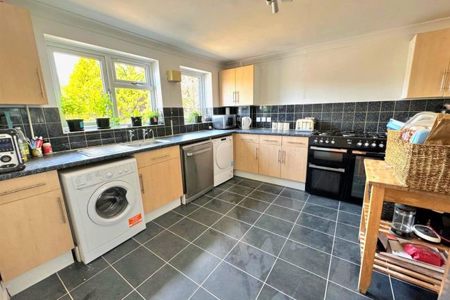 104, Beech Crescent, Southampton photo 3