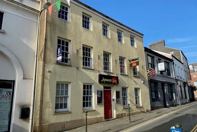 Commercial property to let in Queen Street, Carmarthen