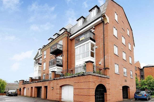 Flat to rent in Fobney Street, Reading