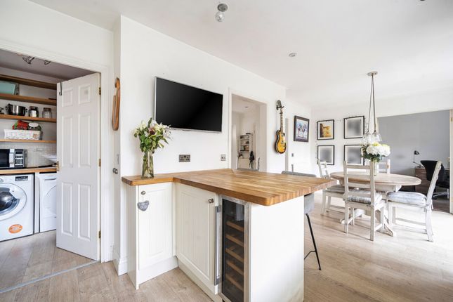 18 Mere Close, Chichester photo 3