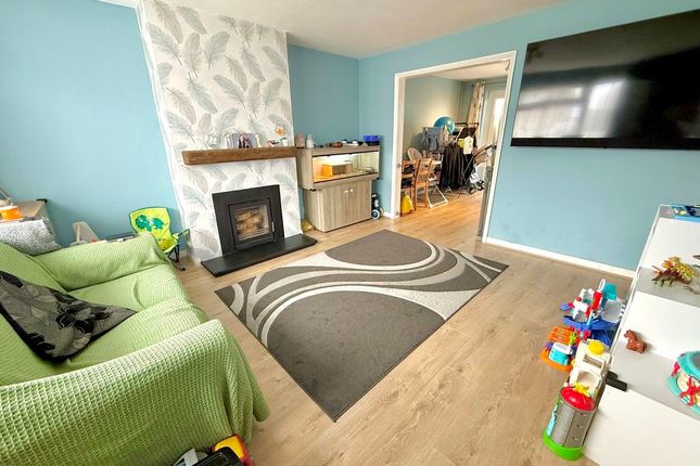 37, Cookfield Close, Dunstable photo 2