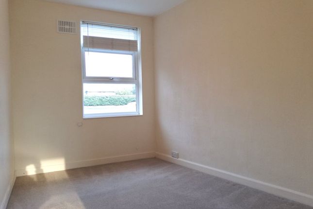 8a, Western Parade, Reigate photo 3