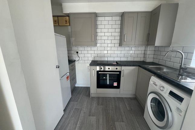 15, Firgrove Court, Hungerford photo 3