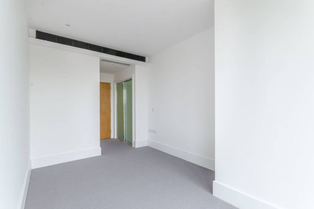 Flat to rent in Brewhouse Lane, Putney, London
