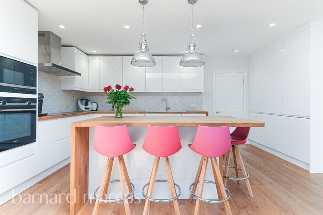 260, Hillcross Avenue, Morden photo 3