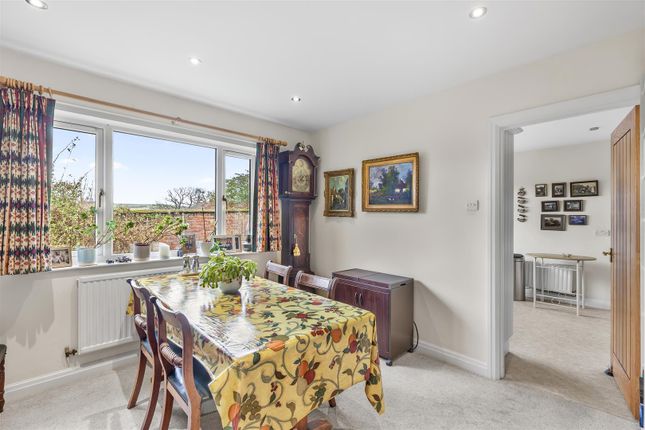 8, Hebers Grove, Ilkley photo 3
