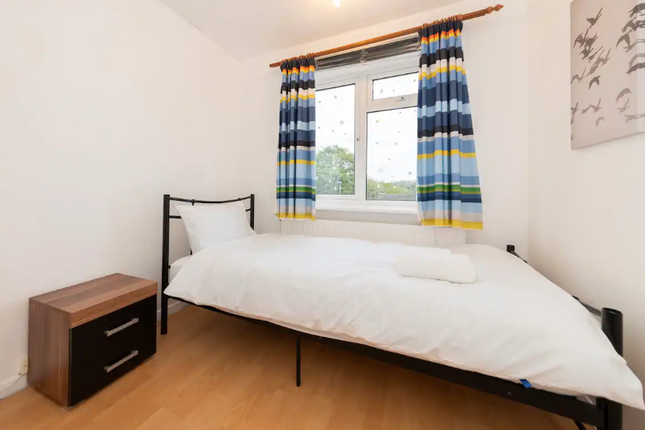 Thumbnail Detached house to rent in Munro Avenue, Reading, Berkshire