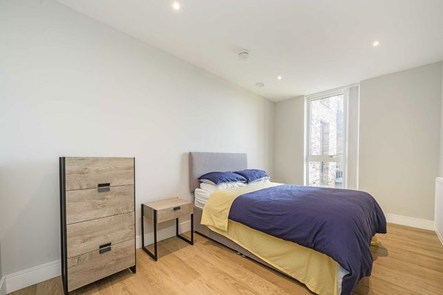 401 Orton House, 81, Plough Lane, London photo 4