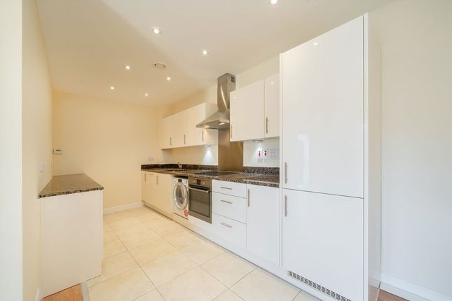 77, Newman Close, London photo 4