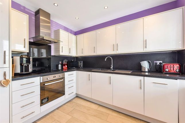 5, Ellisons Crescent, Waterlooville photo 4