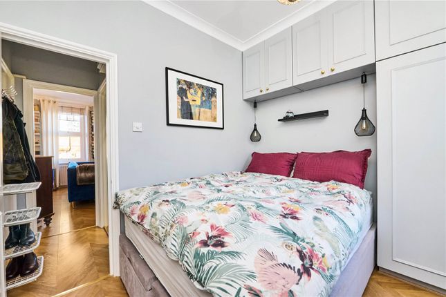 Flat for sale in Queenstown Road, Battersea