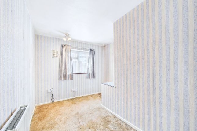 7 Annalee Road, South Ockendon, Essex photo 4