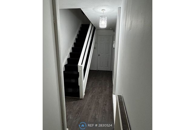 St Johns Road, Leeds photo 5