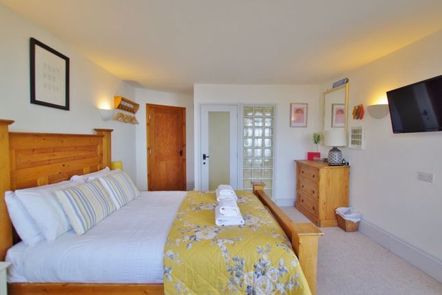 Flat for sale in Lynton Cottage Apartments, North Walk, Lynton