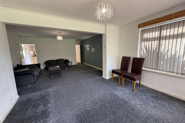4 Bed Detached House To Rent Tenby Close, Romford Rm6