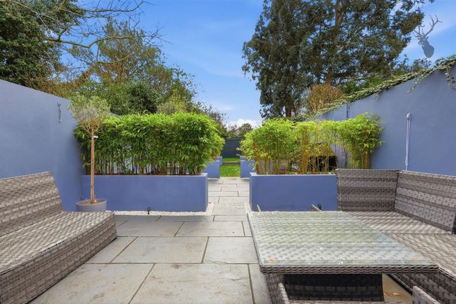 12 Westbury Lane, Buckhurst Hill photo 4