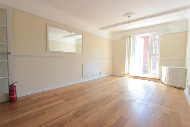 Studio for sale in Wellington Road, Enfield