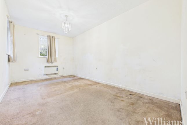 55 Plested Court, Aylesbury photo 3
